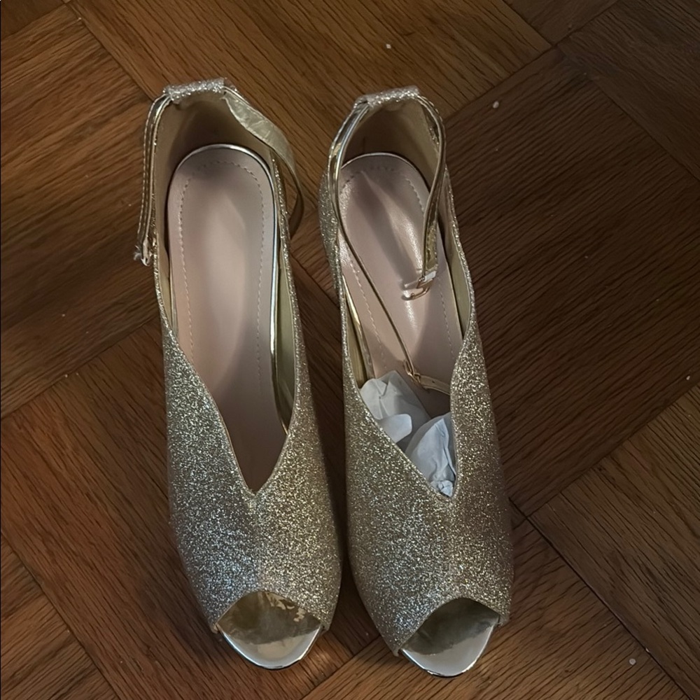 Elegant Gold Peep-Toe Women's Shoes